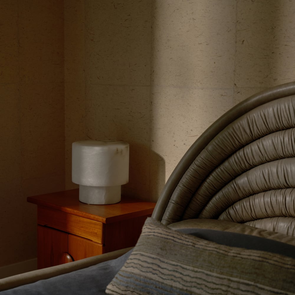 Una Small Table Lamp image number 2