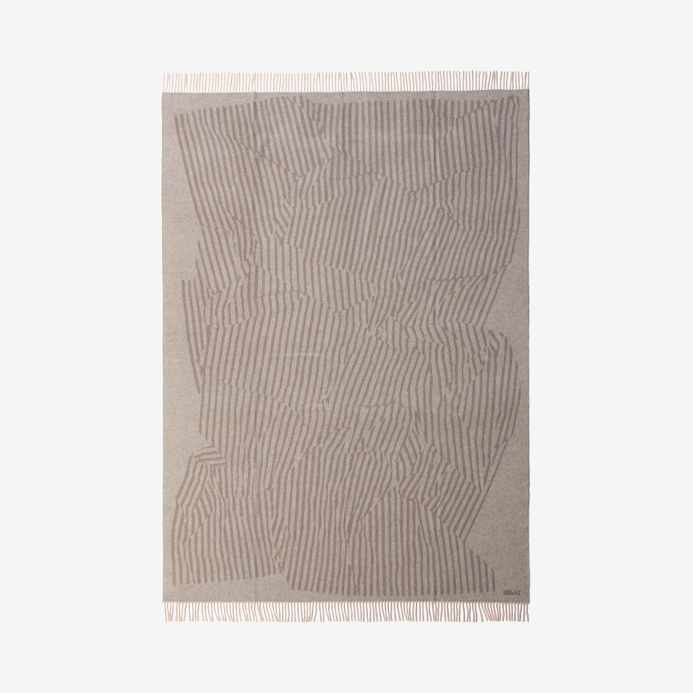 SUPERLUXE AVANT THROW image number 2