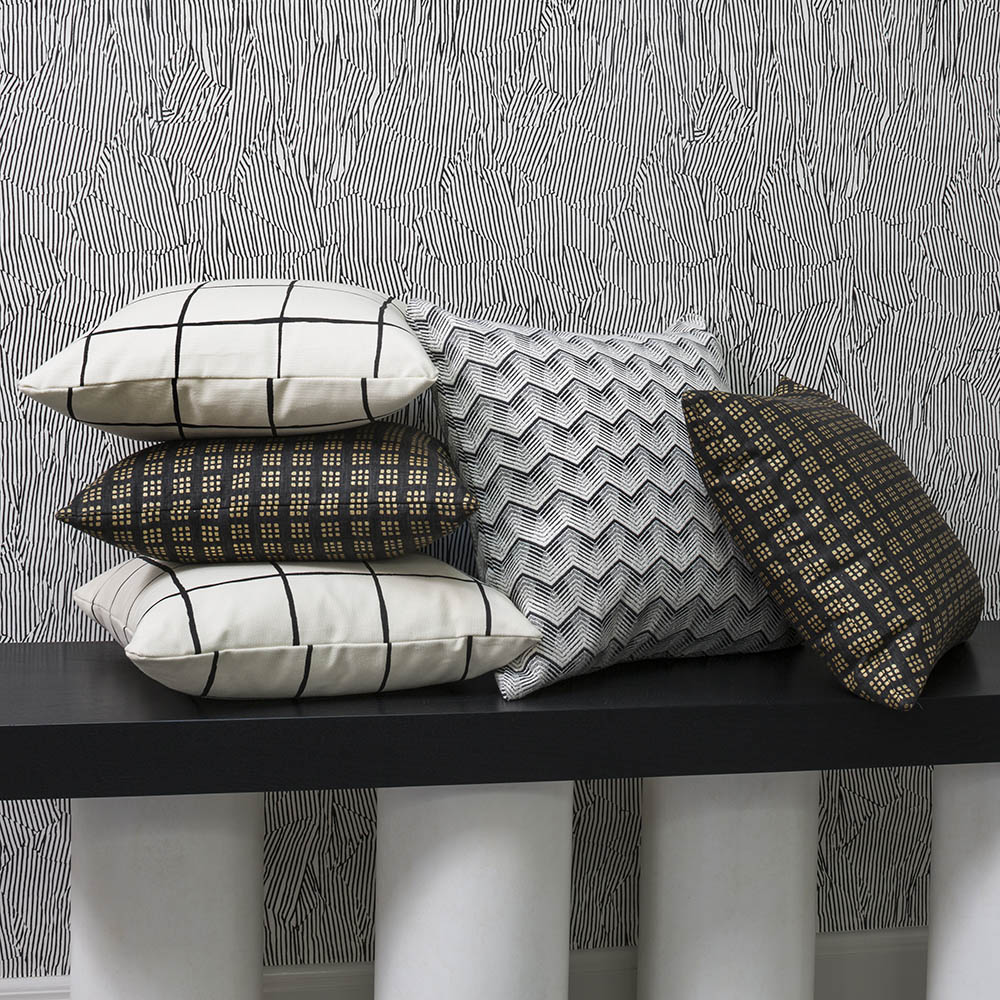 COQUETTE PILLOW-IVORY BLACK image number 0