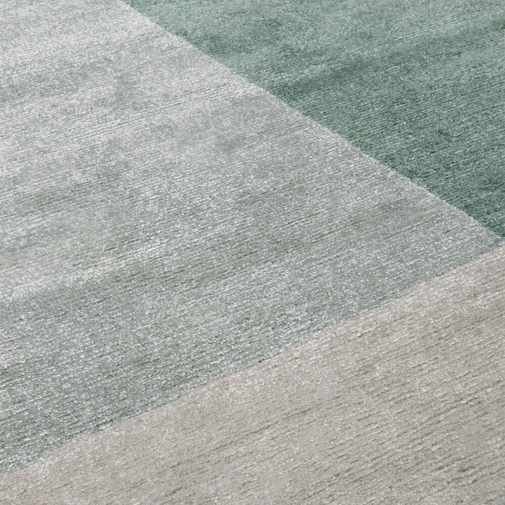 District Rug image number 2