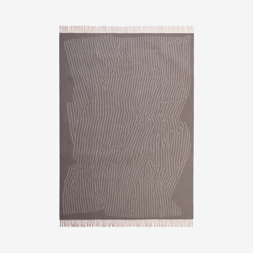 SUPERLUXE AVANT THROW image number 0