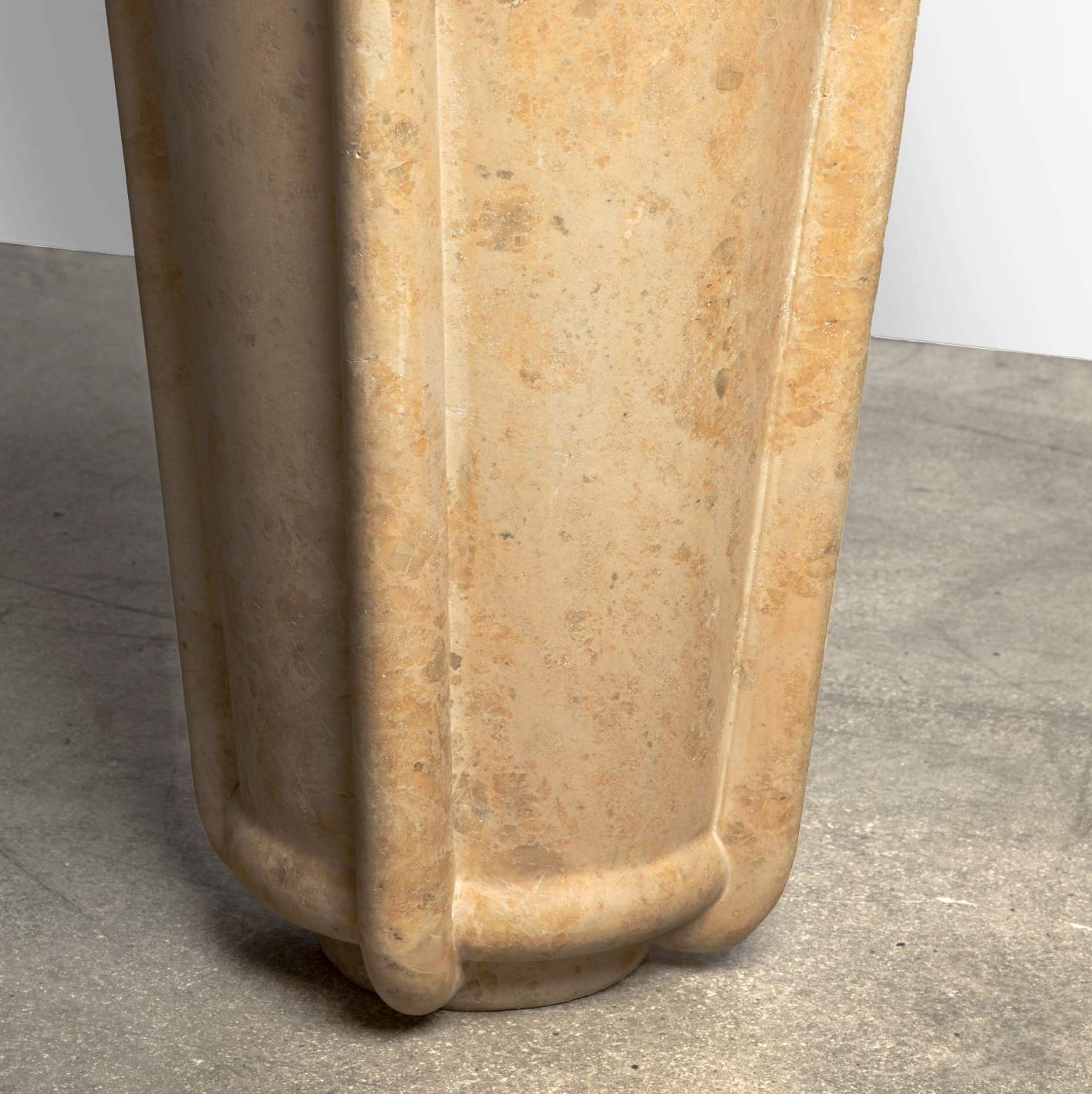 Nudo Large Vase image number 3
