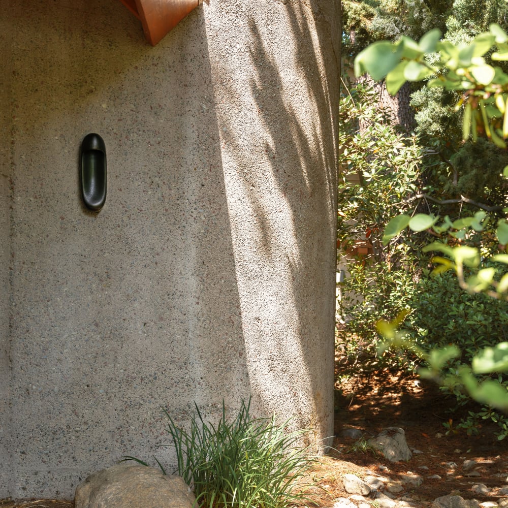 Esculpa 18" Elongated Wall Light image number 3