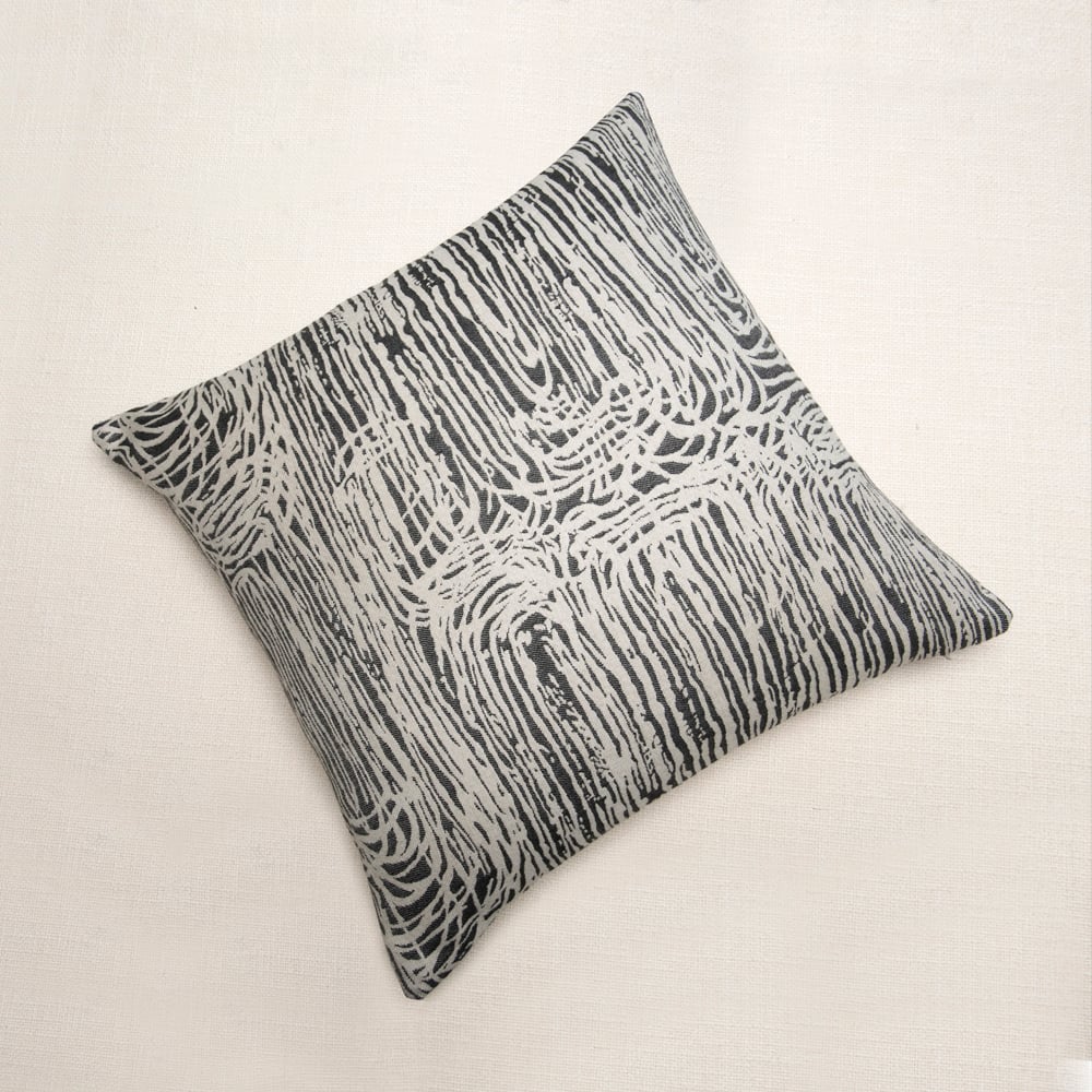 ZUMA OUTDOOR PILLOW - BLACK image number 2