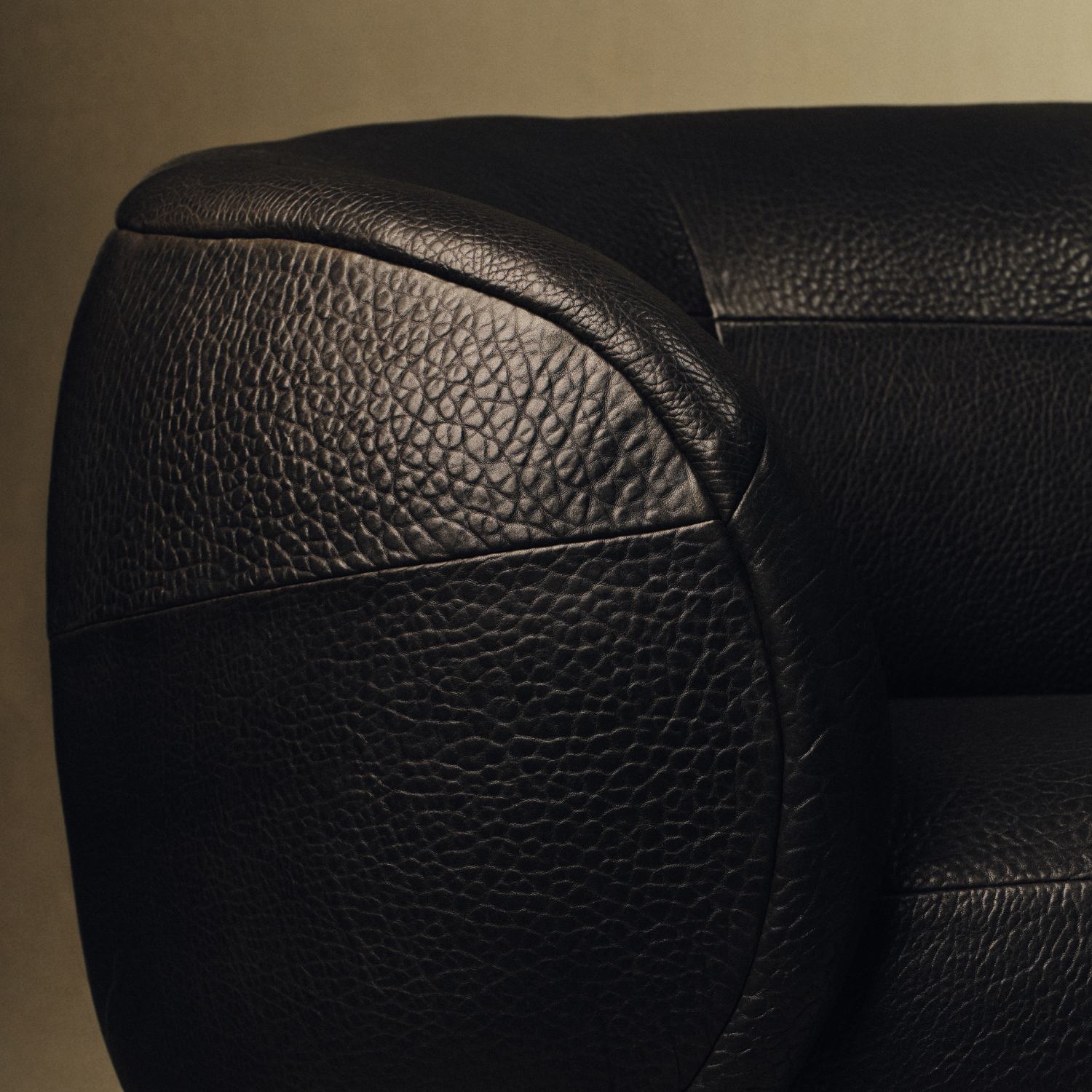 LUCIEN SOFA image number 3