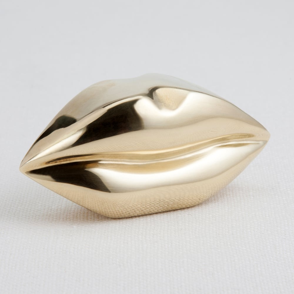 CLASSIC MINI KISS - BRASS image number 0