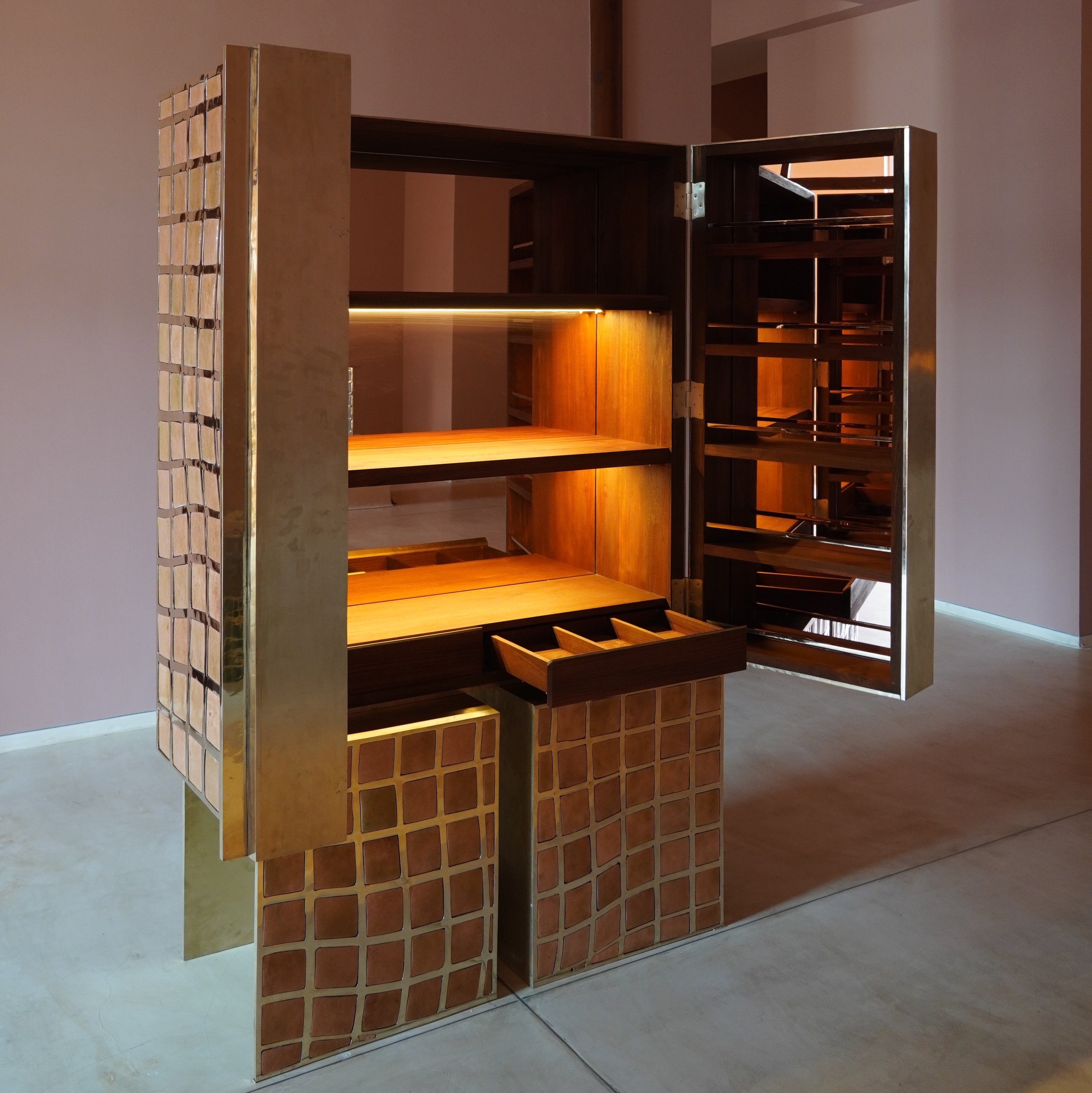 Lahar Bar Cabinet image number 3