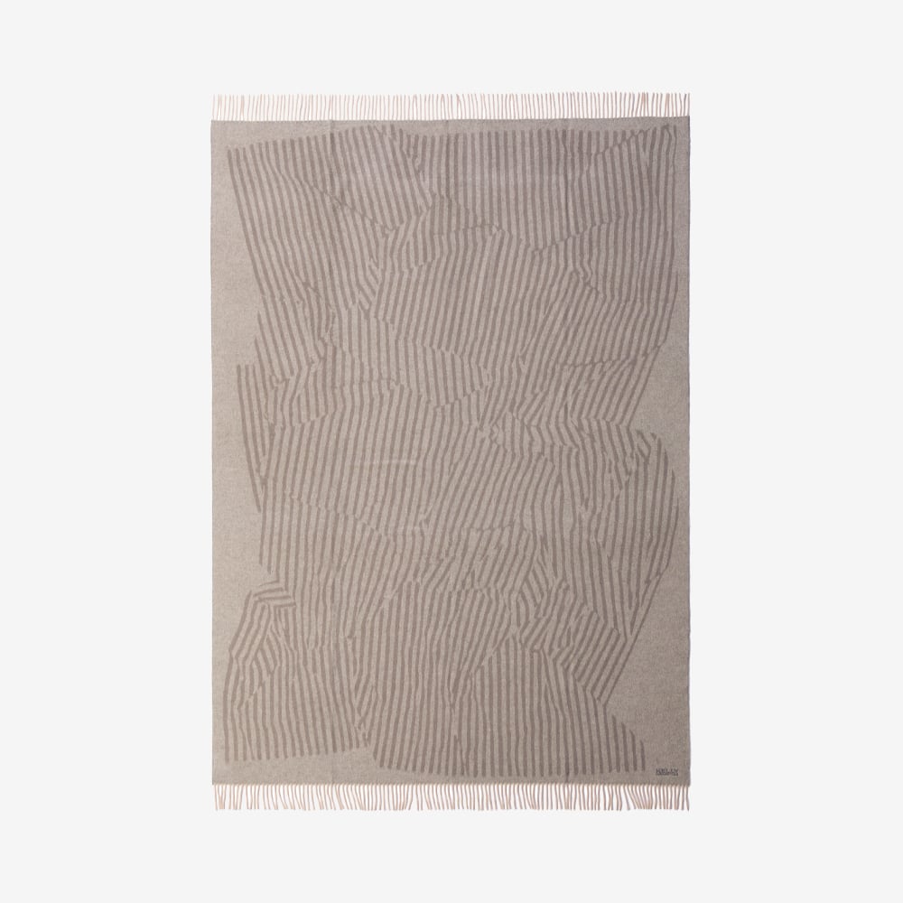 SUPERLUXE AVANT THROW image number 2