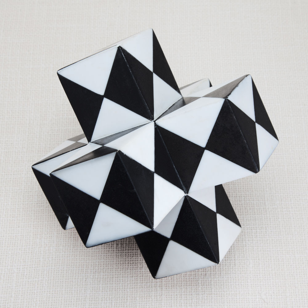 ART OF BLACK trapezoid ホワイト Mini Trapezoid by Kelly Wearstler