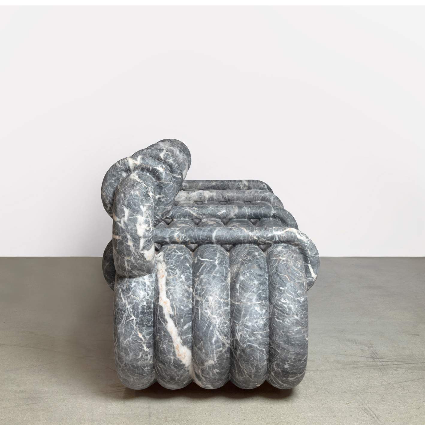Nudo Sofa image number 1