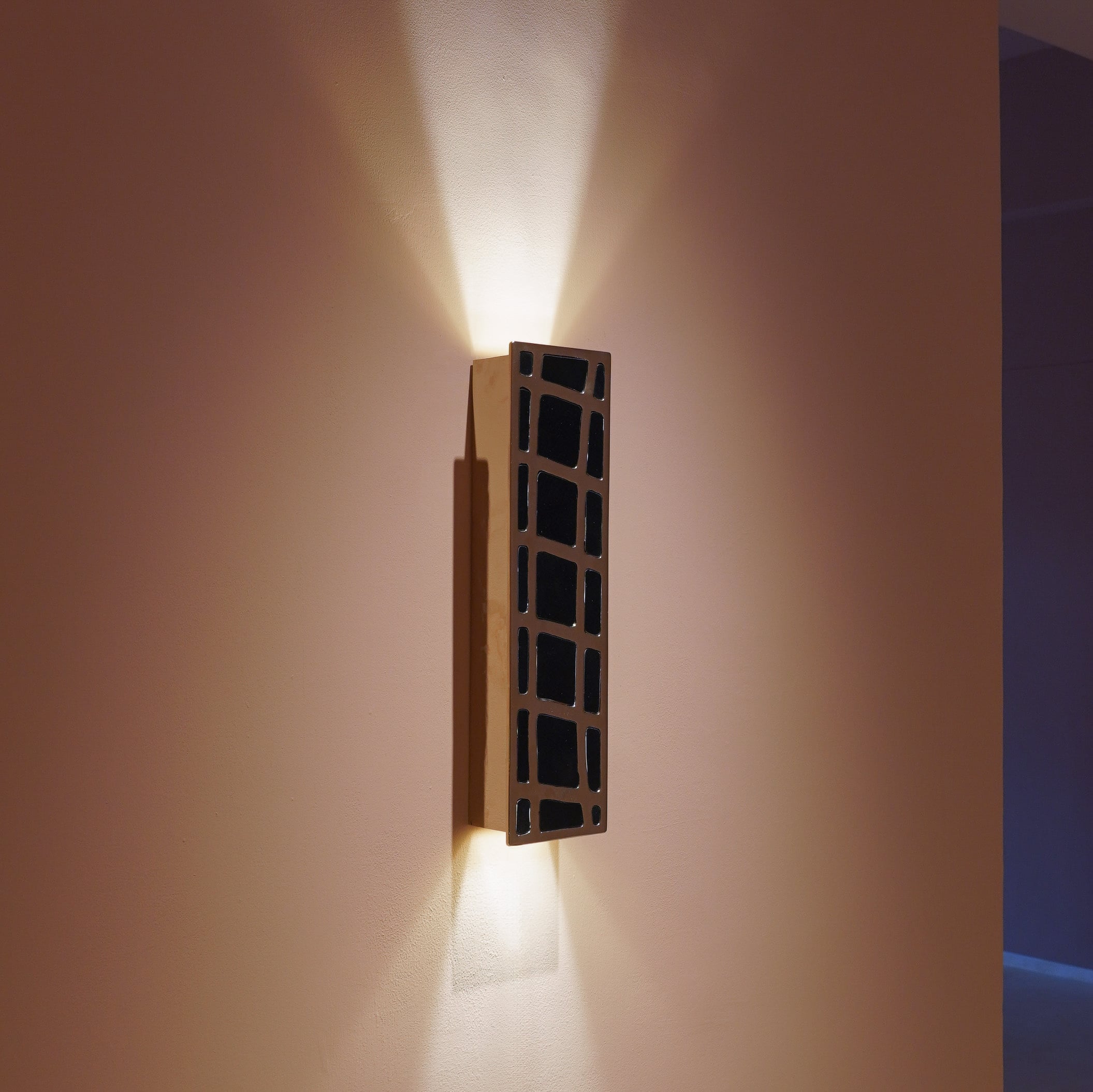Lahar Wall Light